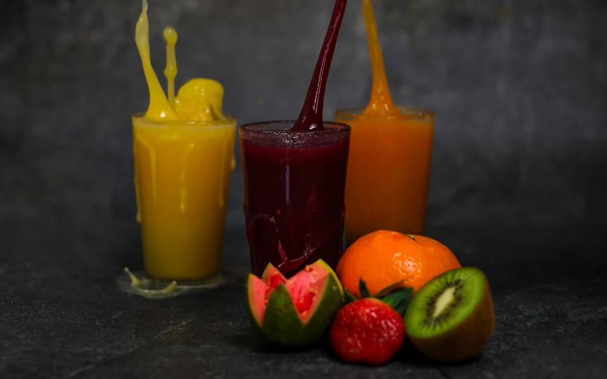 Fresh fruit juices using citric acid, malic acid and vitamin C